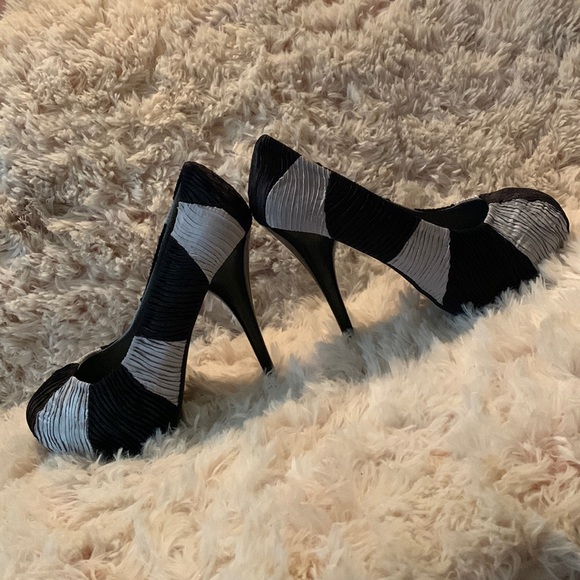 Lady Luxe Heels 👠 BNWOT - Picture 8 of 8